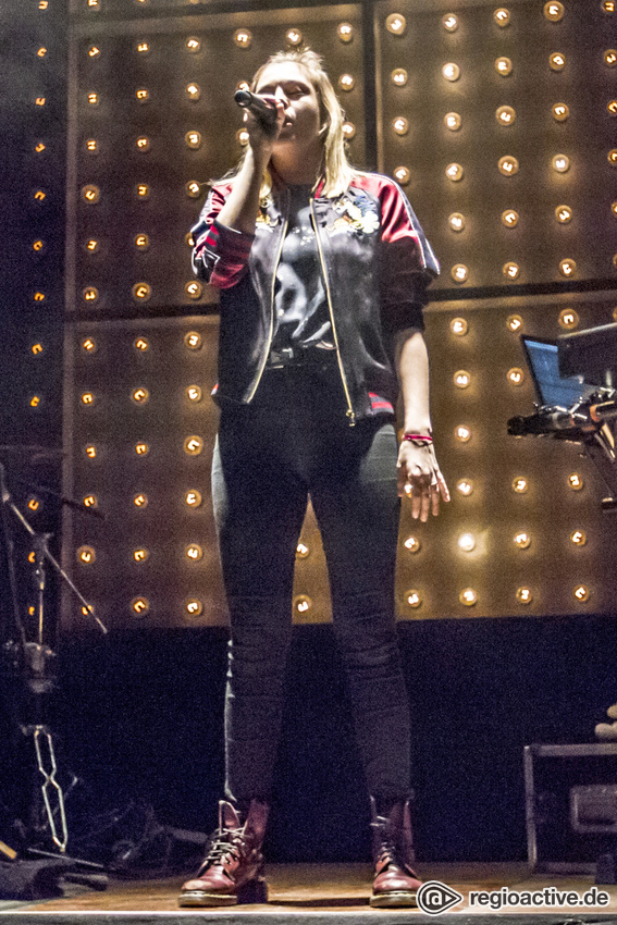 Louane (live in Hamburg, 2016)